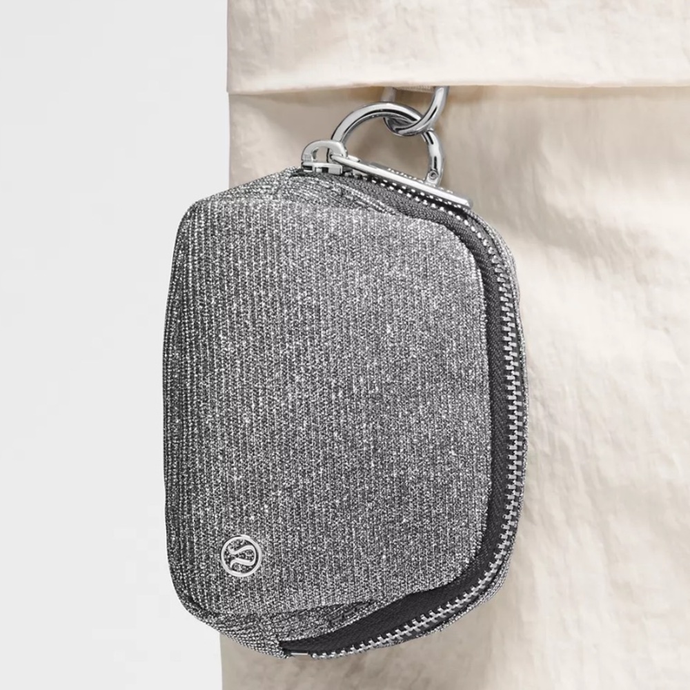 ๐ Lululemon Everywhere Belt Bag Nano - Glitter - Picture 3 of 15
